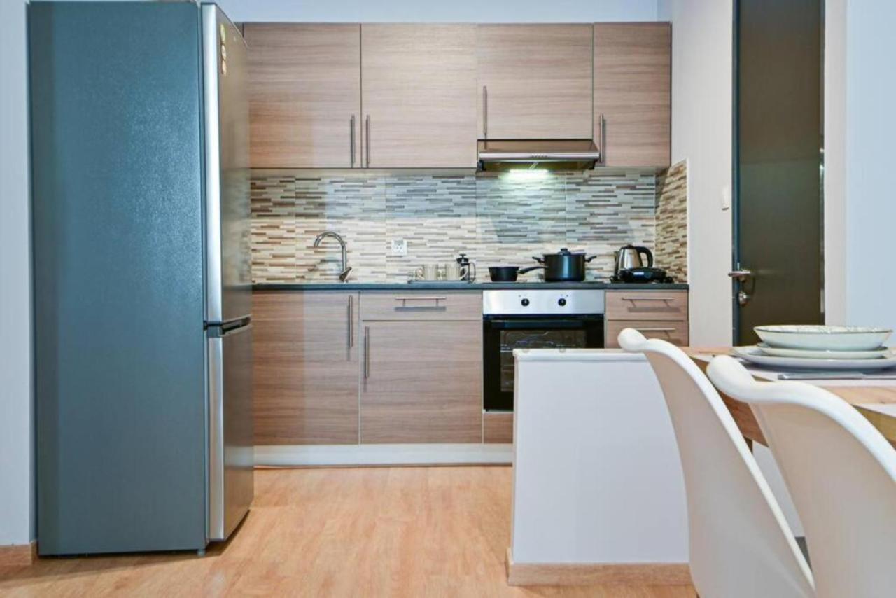 Ferienwohnung Modern Flat In The Heart Of Port Of Piräus Exterior foto
